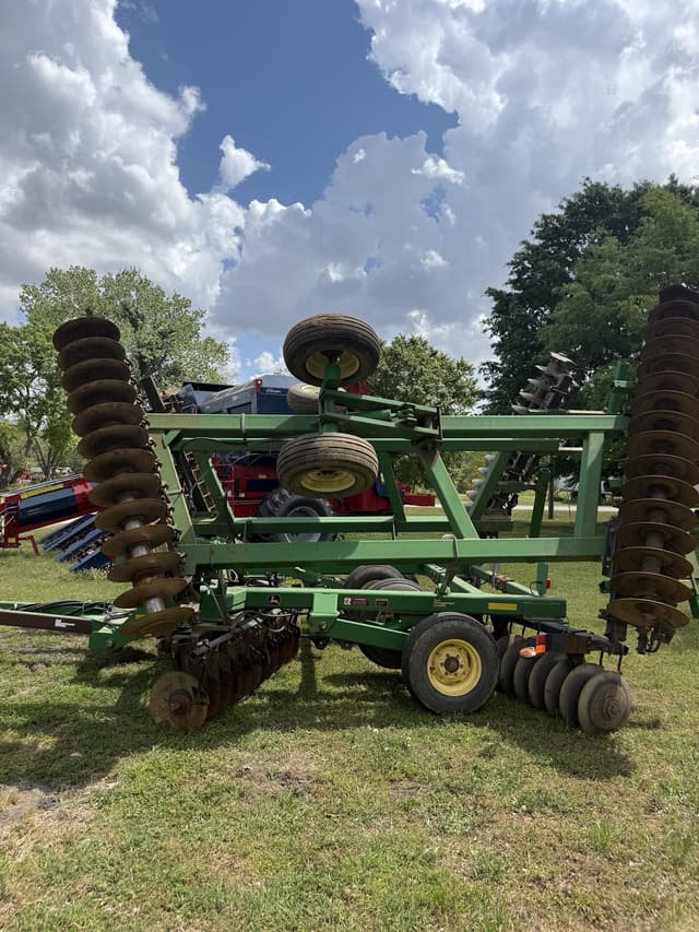 Image of John Deere 637 equipment image 1