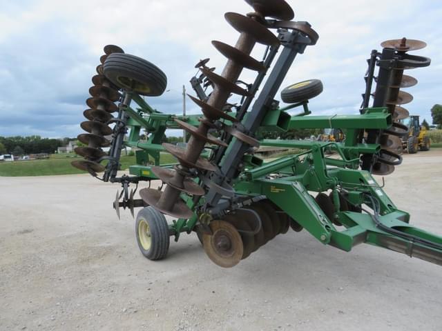 Image of John Deere 637 equipment image 1