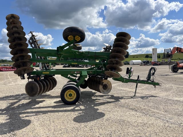 Image of John Deere 637 equipment image 3