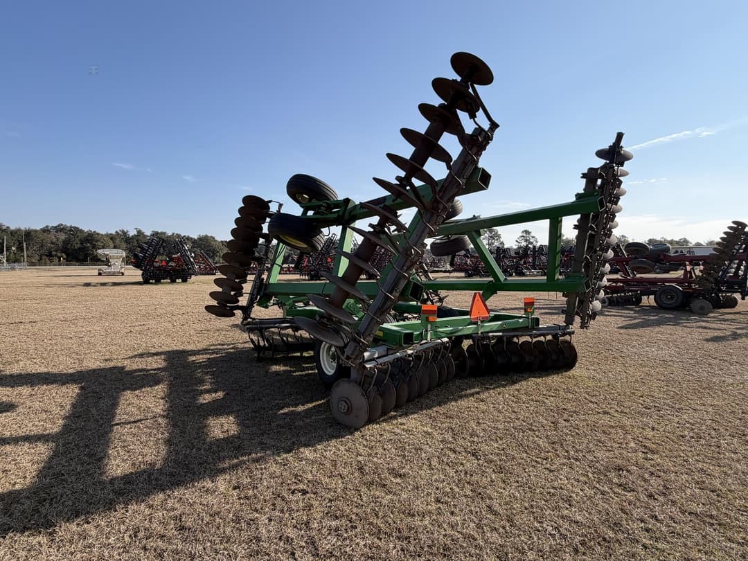 Image of John Deere 637 Image 1