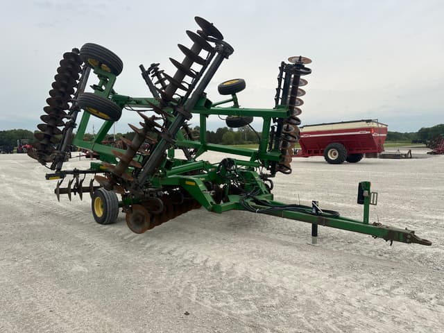 Image of John Deere 637 equipment image 3