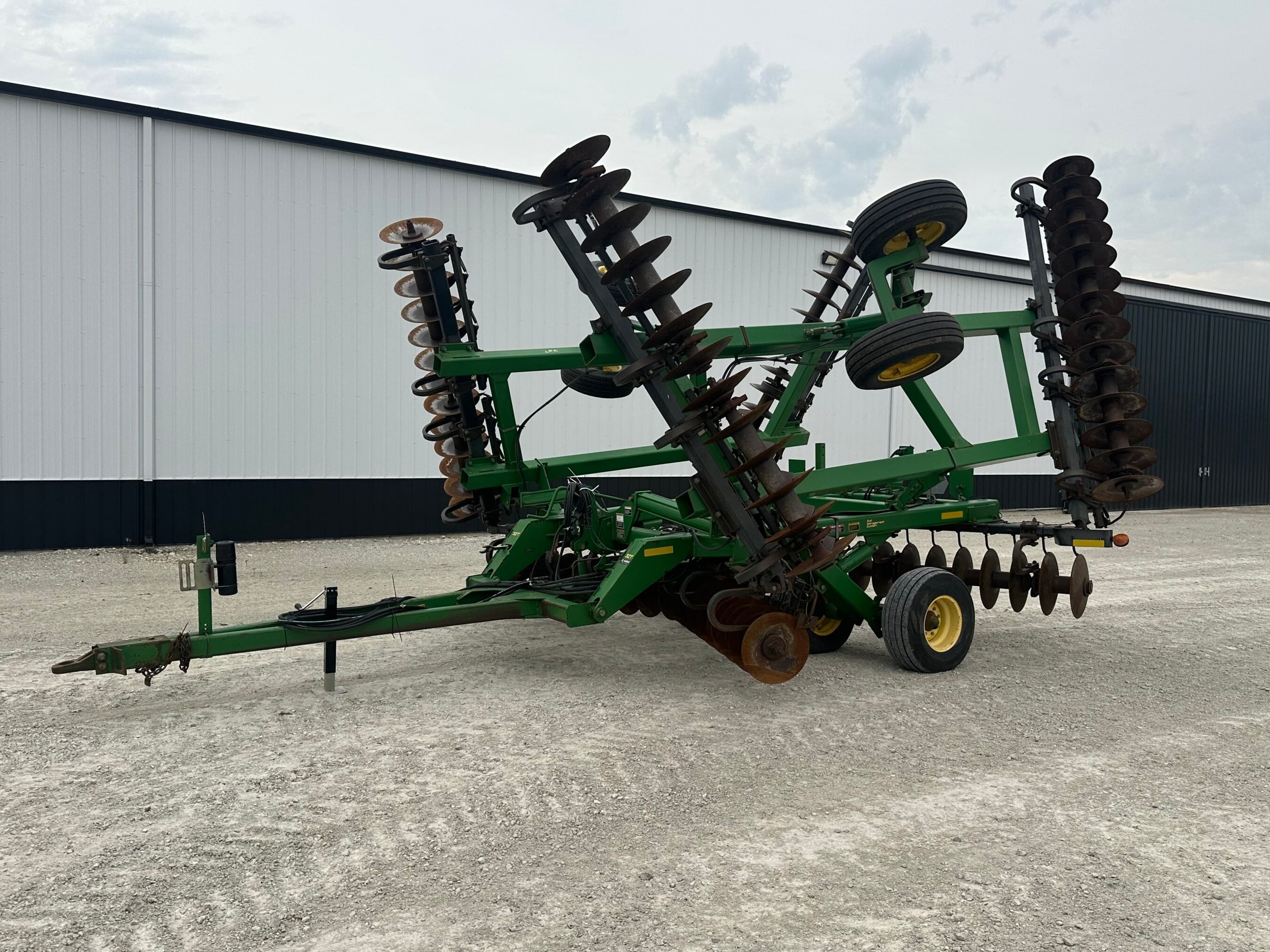 John Deere 637 Equipment Image0