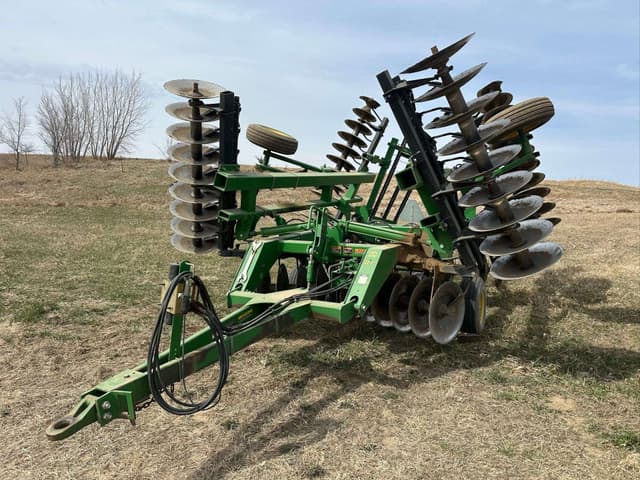 Image of John Deere 637 equipment image 1