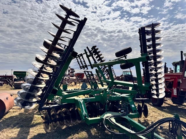 Image of John Deere 637 equipment image 2