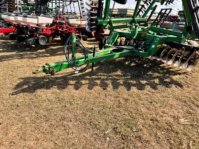 Image of John Deere 637 equipment image 1