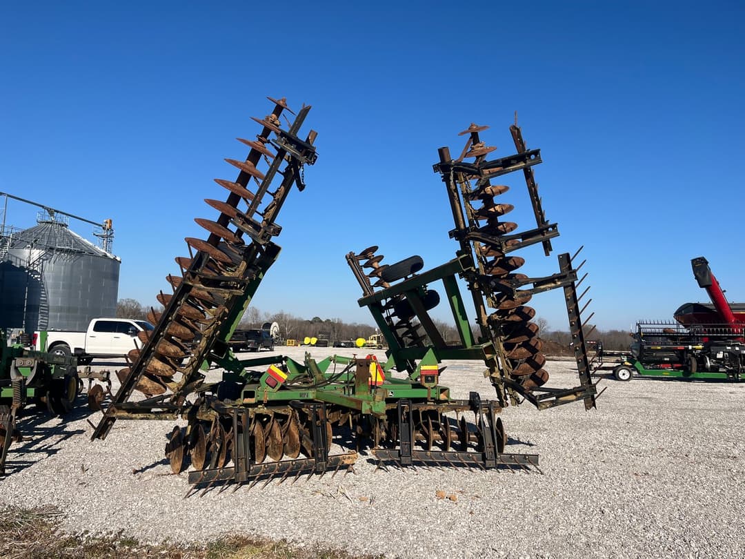 Image of John Deere 637 Image 1