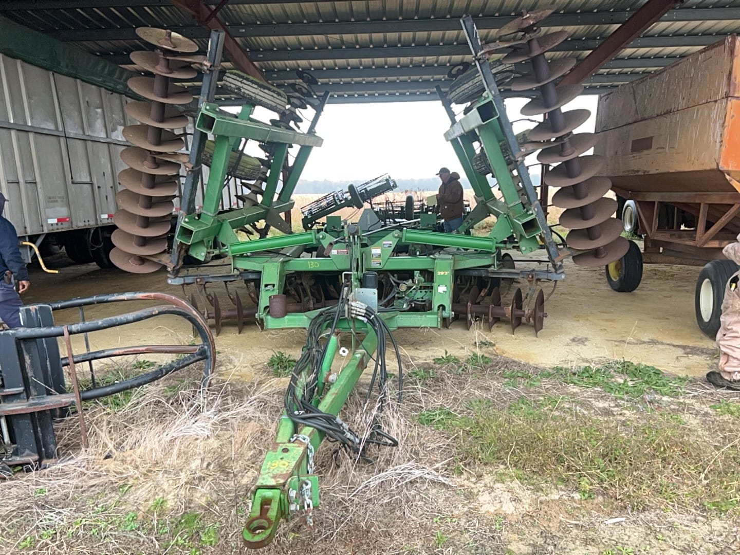 John Deere 637 Equipment Image0