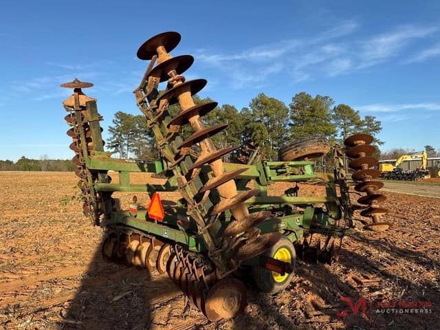 Image of John Deere 637 equipment image 1