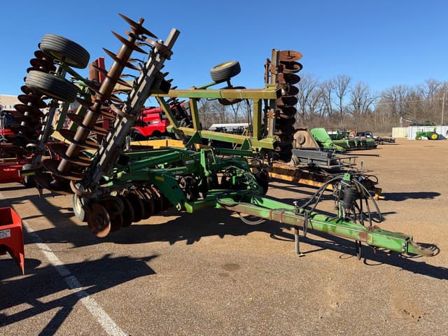 Image of John Deere 637 equipment image 2