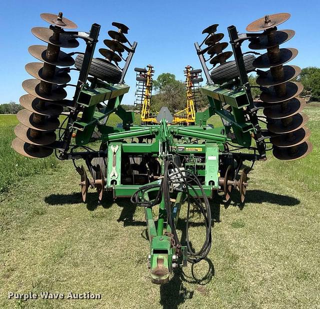 Image of John Deere 637 equipment image 1