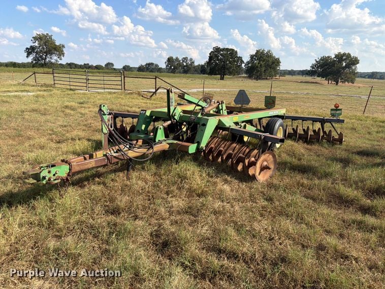 John Deere 637 Equipment Image0