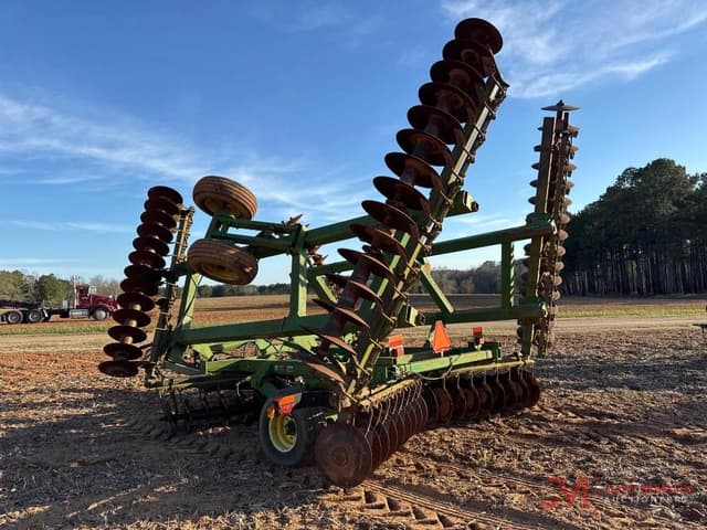 Image of John Deere 637 equipment image 2