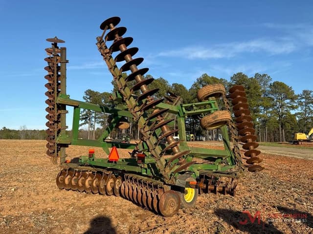 Image of John Deere 637 equipment image 1