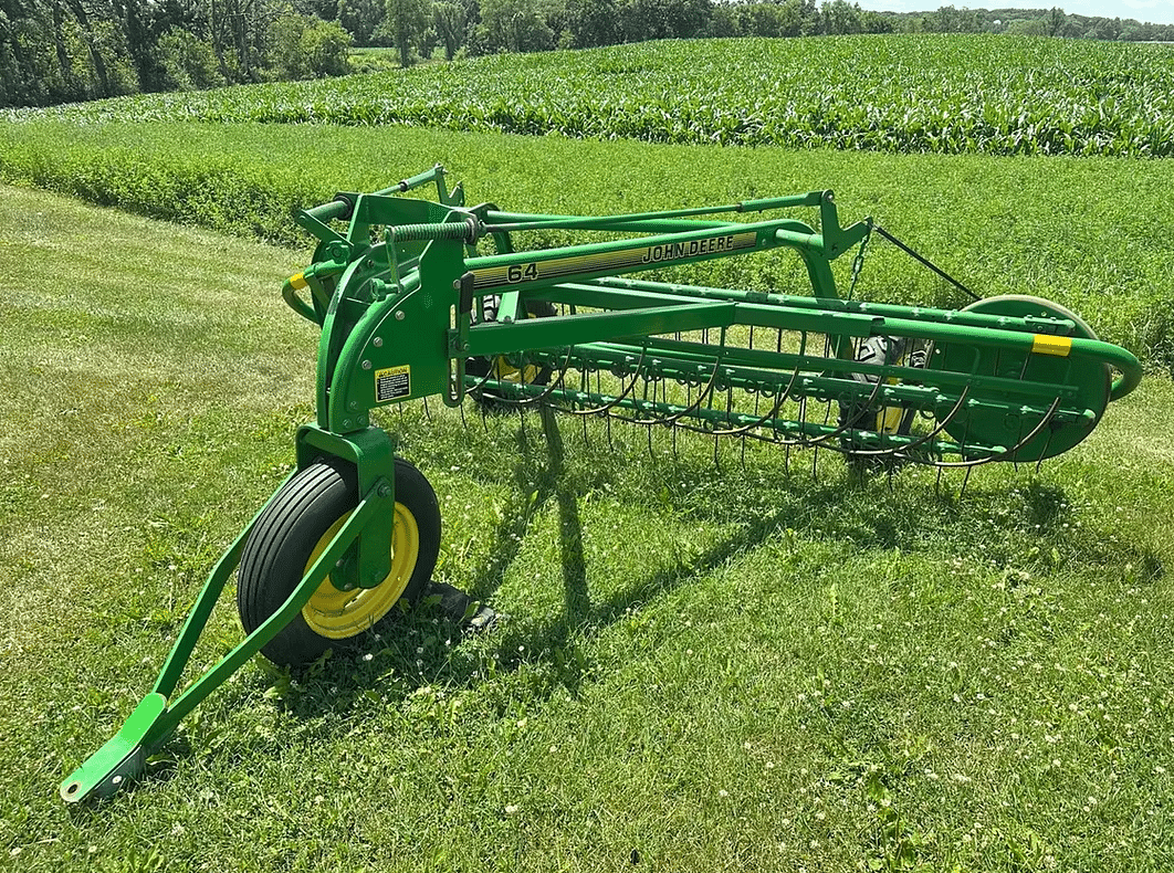 Image of John Deere 64 Image 0