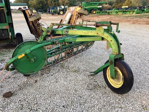 Image of John Deere 64 equipment image 1