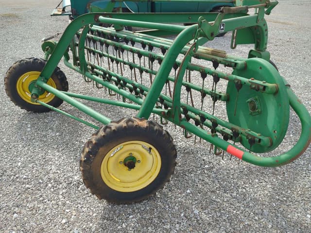 Image of John Deere 64 equipment image 3