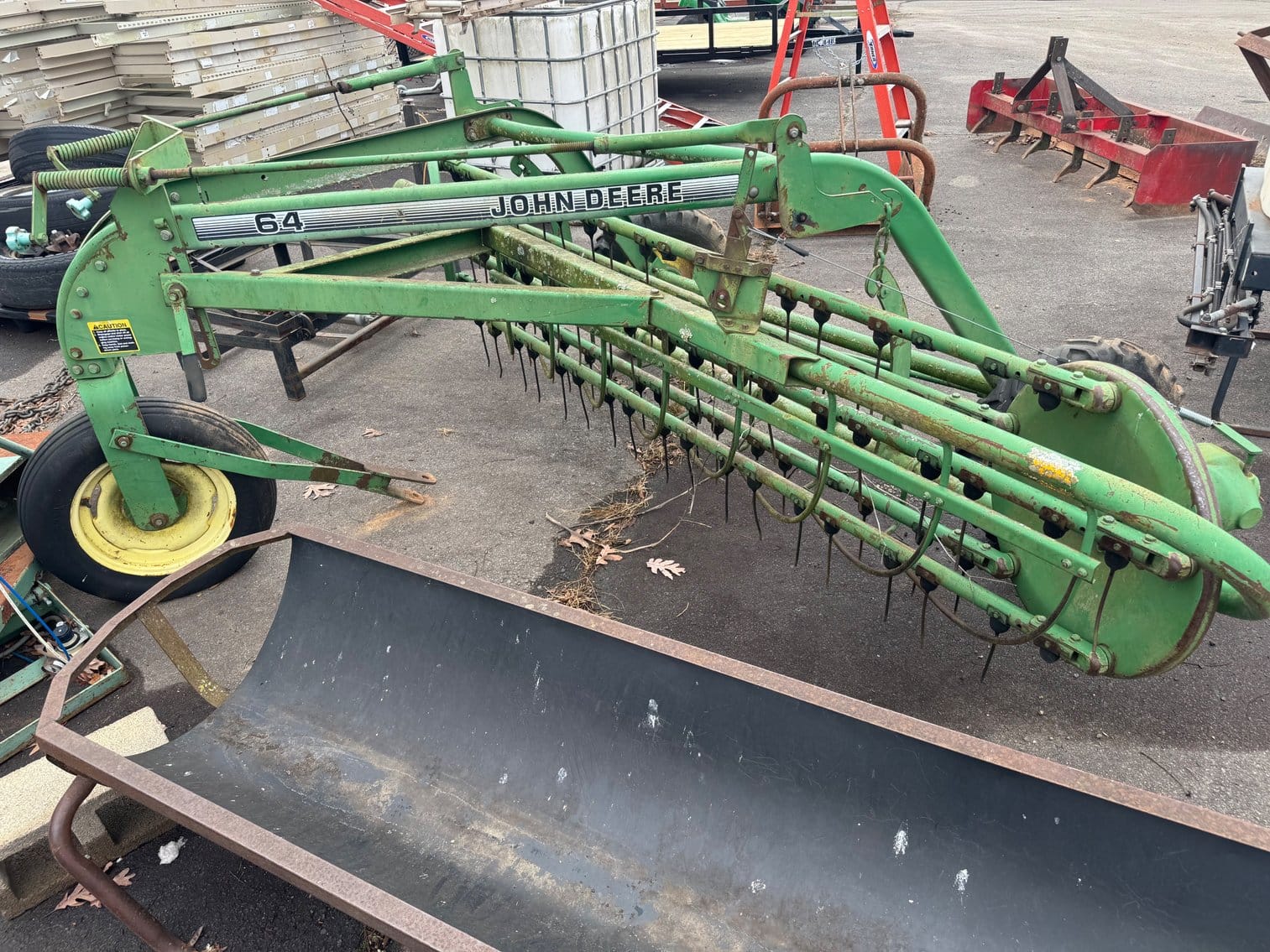 John Deere 64 Equipment Image0