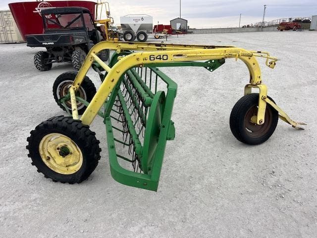Image of John Deere 640 equipment image 2