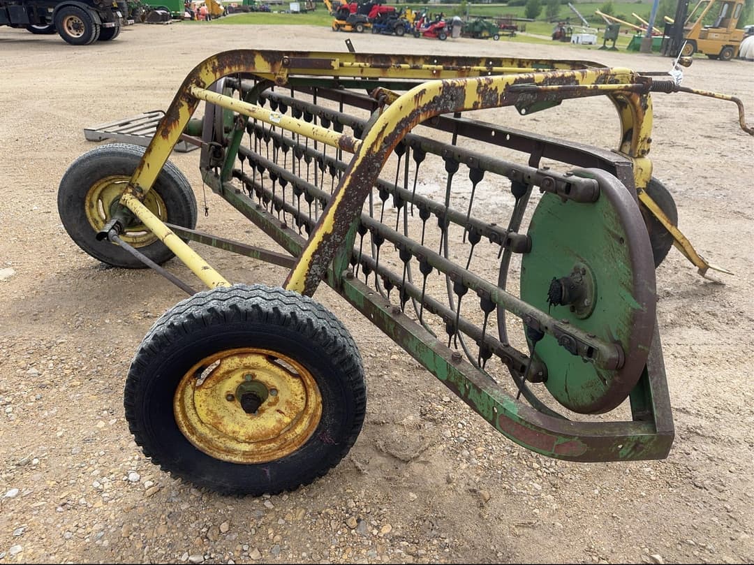 Image of John Deere 640 Image 1