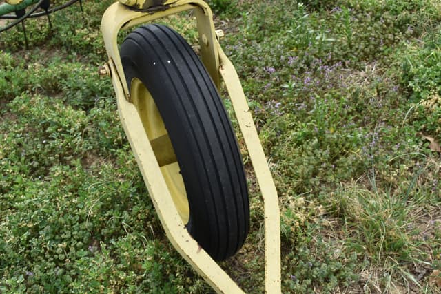 Image of John Deere 640 equipment image 4