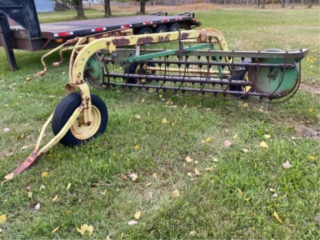 John Deere 640 Equipment Image0