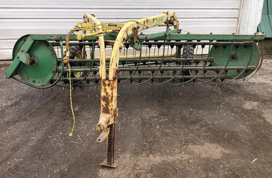 Image of John Deere 640 Image 1