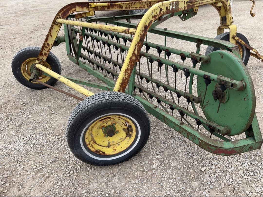 Image of John Deere 640 Image 1