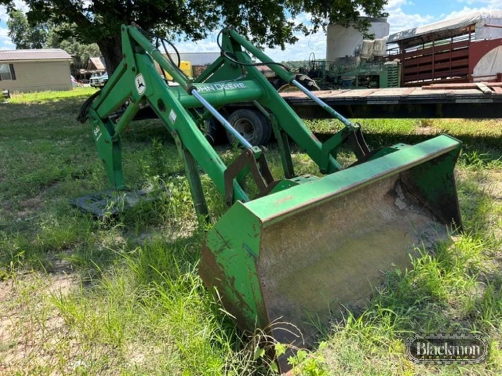 John Deere 640 Equipment Image0