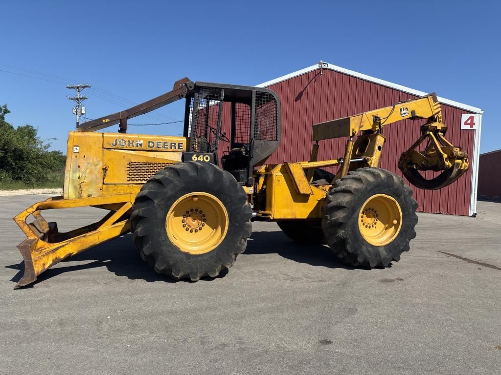 John Deere 640 Equipment Image0