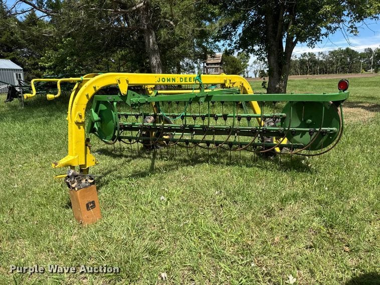 John Deere 640 Equipment Image0
