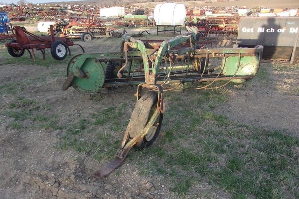 Image of John Deere 640 Image 0