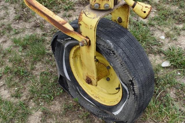 Image of John Deere 640 equipment image 3