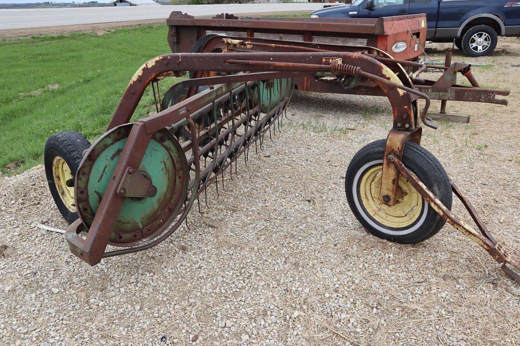 Image of John Deere 640 Image 1