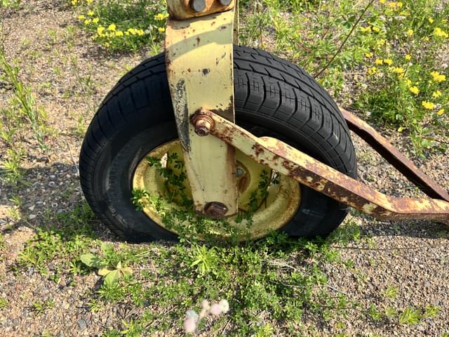 Image of John Deere 640 equipment image 4