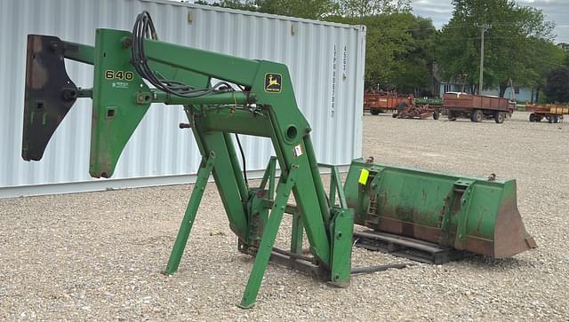 Image of John Deere 640 equipment image 4