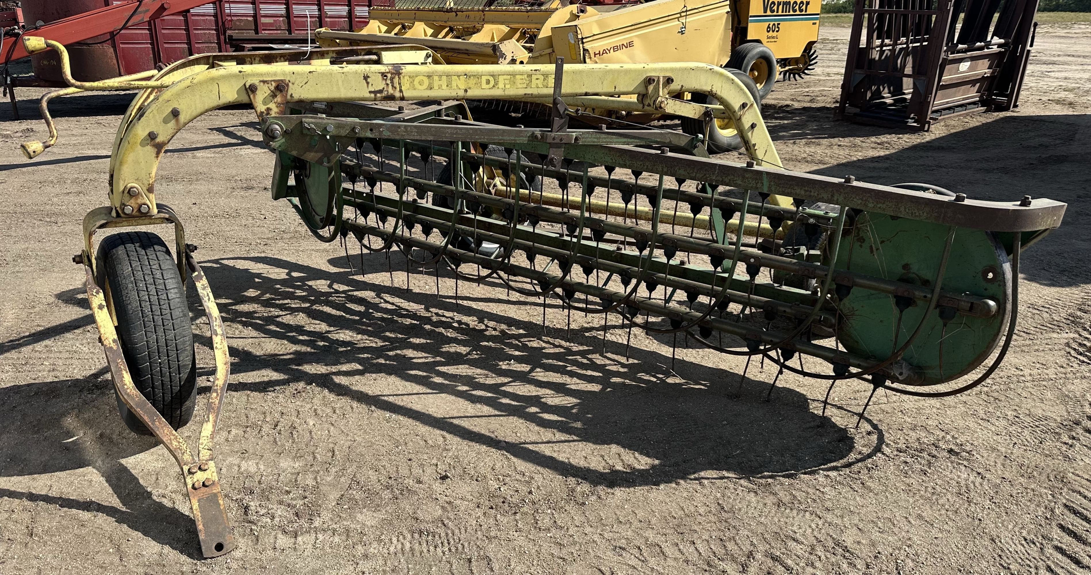 John Deere 640 Equipment Image0