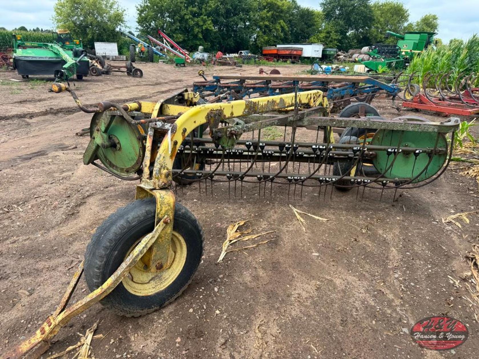 John Deere 640 Equipment Image0