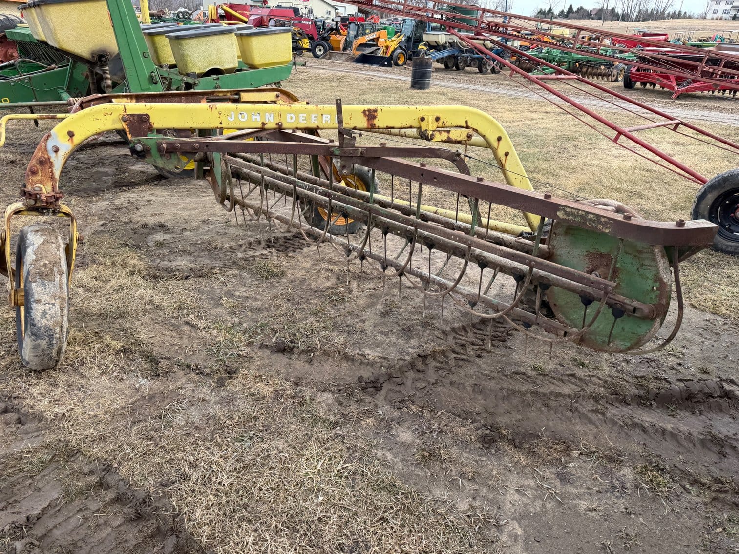 John Deere 640 Equipment Image0