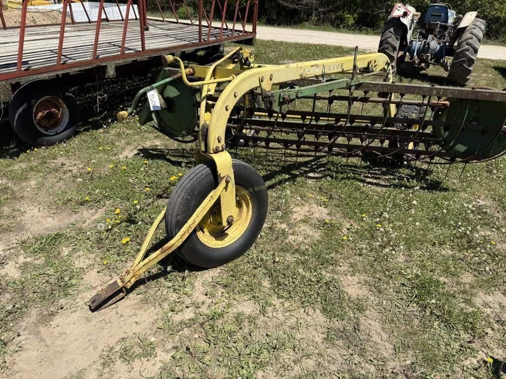 John Deere 640 Equipment Image0