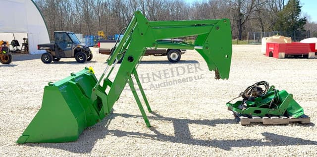 Image of John Deere 640 equipment image 3