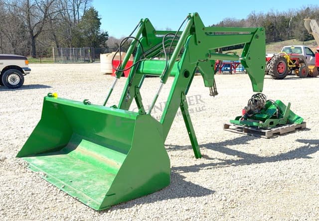 Image of John Deere 640 equipment image 1