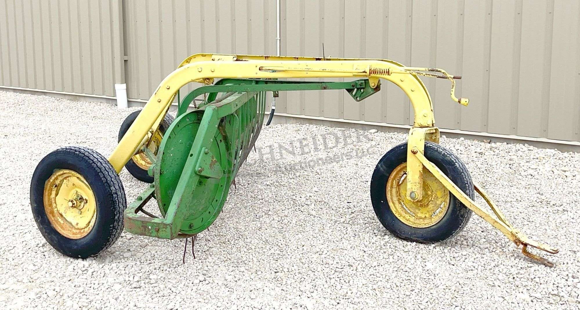John Deere 640 Equipment Image0