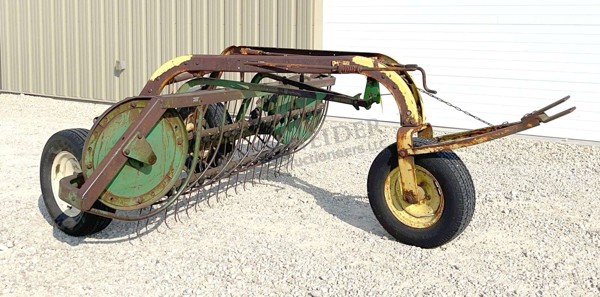 John Deere 640 Equipment Image0