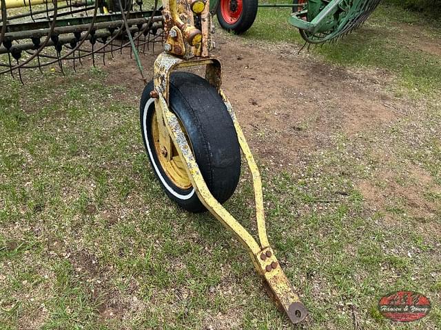 Image of John Deere 640 equipment image 1