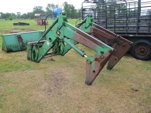 Image of John Deere 640 equipment image 3