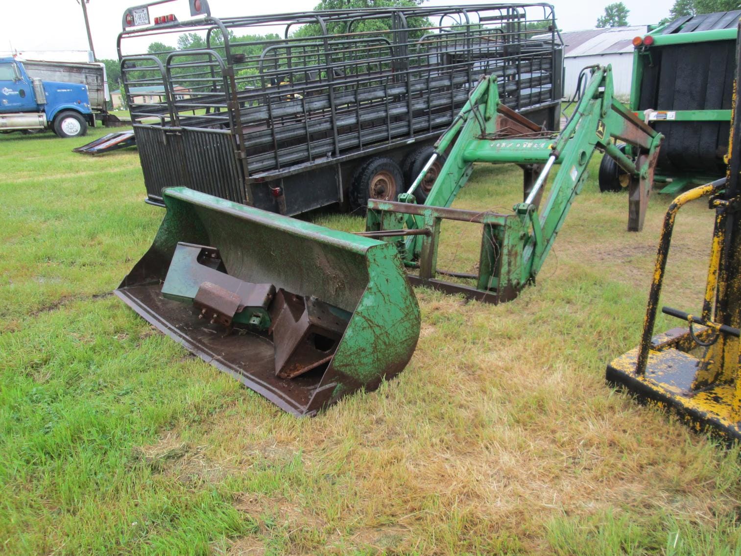John Deere 640 Equipment Image0