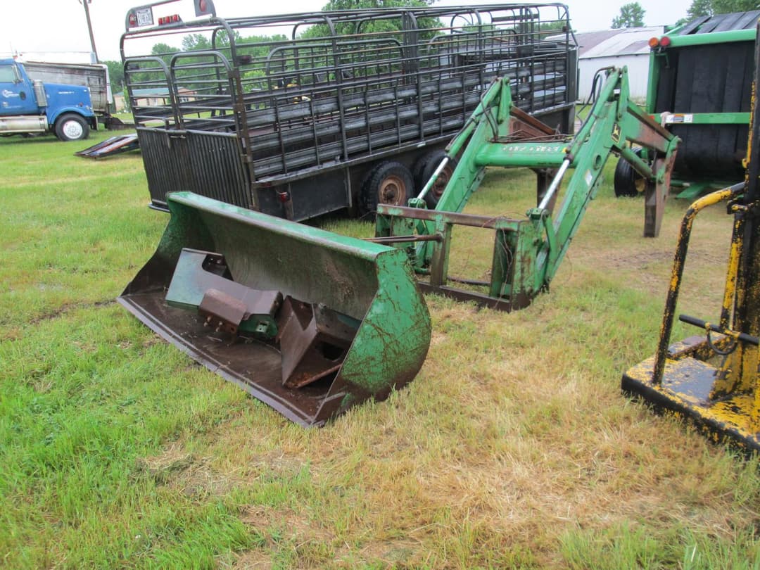 Image of John Deere 640 Primary image