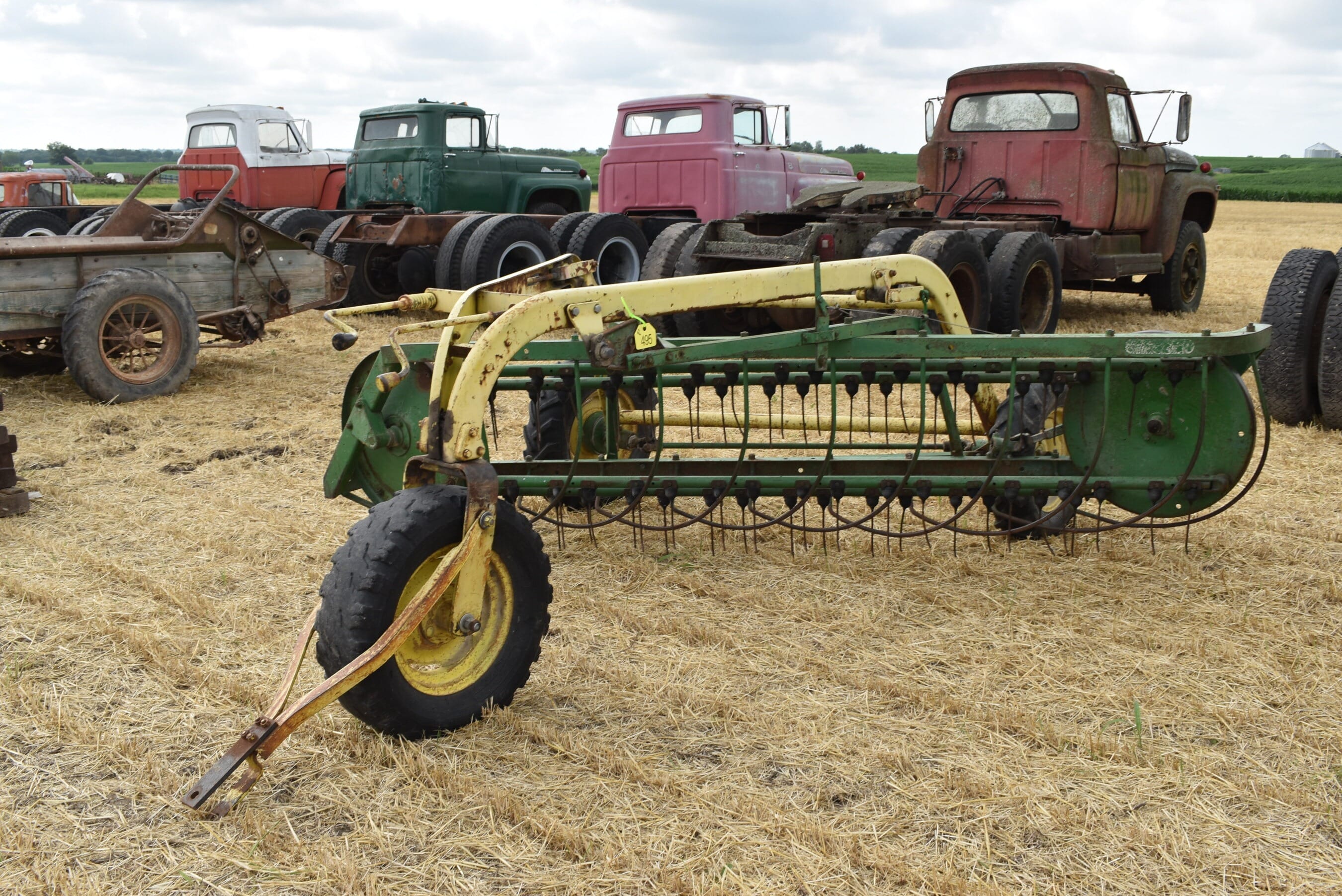 John Deere 640 Equipment Image0