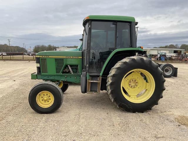 Image of John Deere 6400 equipment image 1