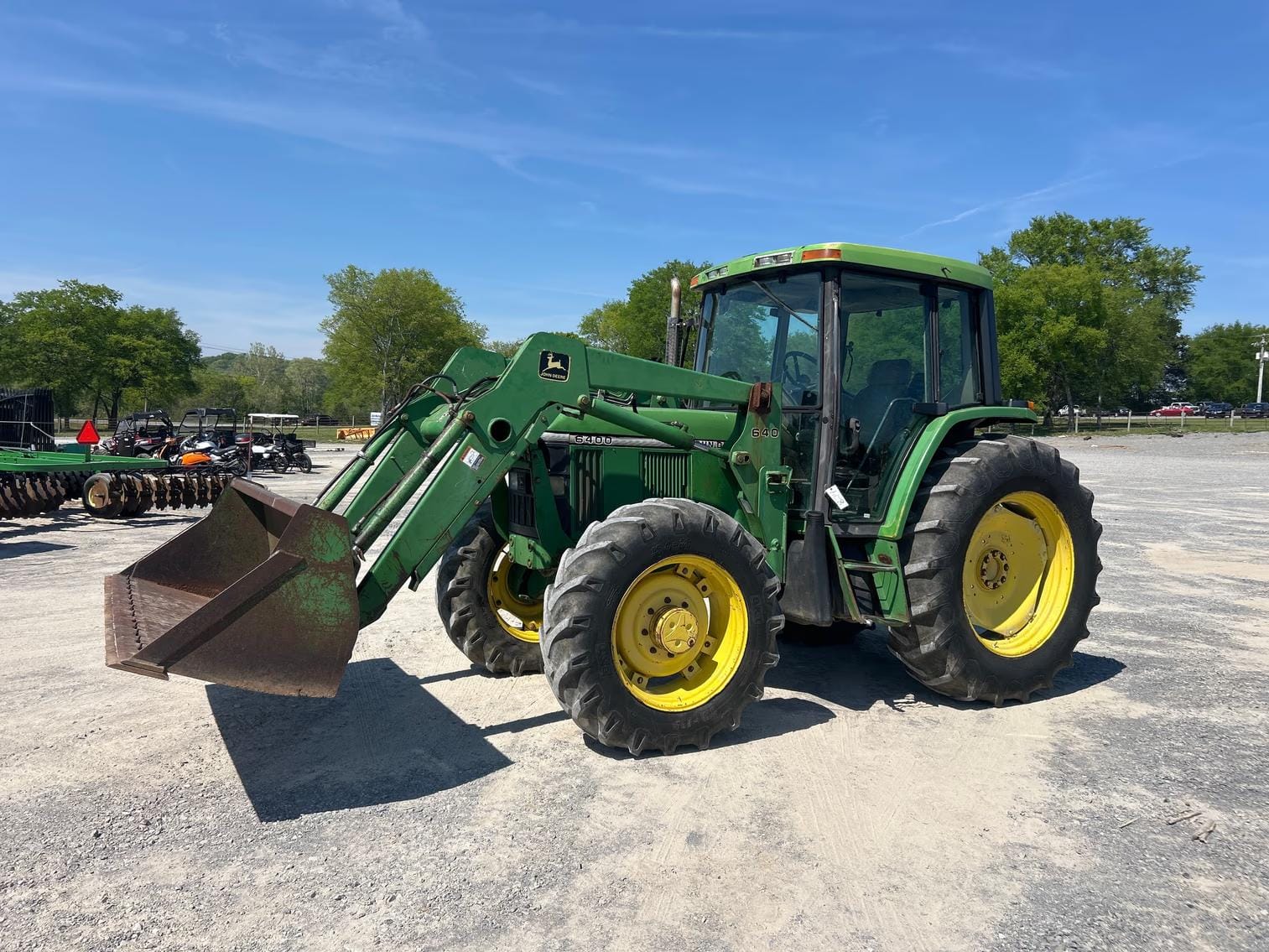 John Deere 6400 Equipment Image0